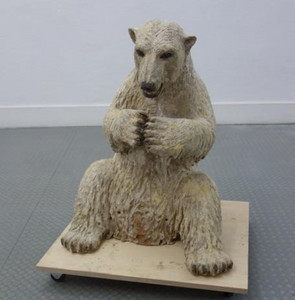 Eisbär sitzend